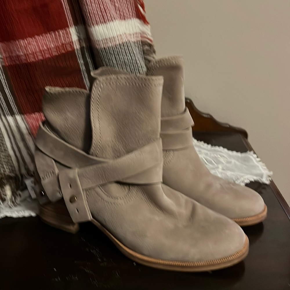 Ugg booties, 6 1/2